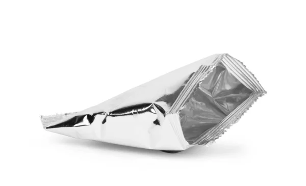 Emballage de sachet de papier d'aluminium vierge isolé sur fond blanc avec cl — Photo