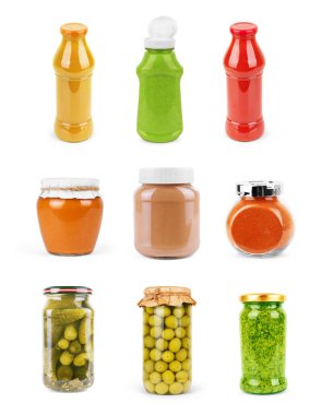 Kırpma yolu ayarlı beyaz arkaplanda izole edilmiş cam kavanozlar