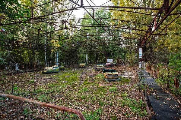 Parque de atracciones en Pripyat. exclusión Zona de la ciudad fantasma de Chernobyl — Foto de Stock