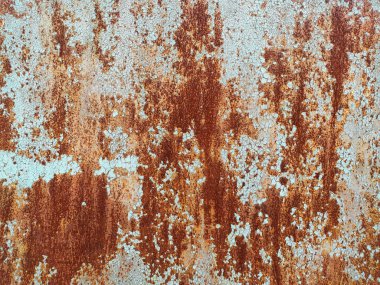 Aşınmış metal zemin. Paslı metal arka planda pas izleri var. Pas lekeleri. Rystycorrosion.