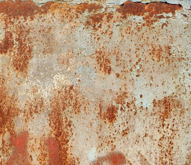 Aşınmış metal zemin. Paslı metal arka planda pas izleri var. Pas lekeleri. Rystycorrosion.