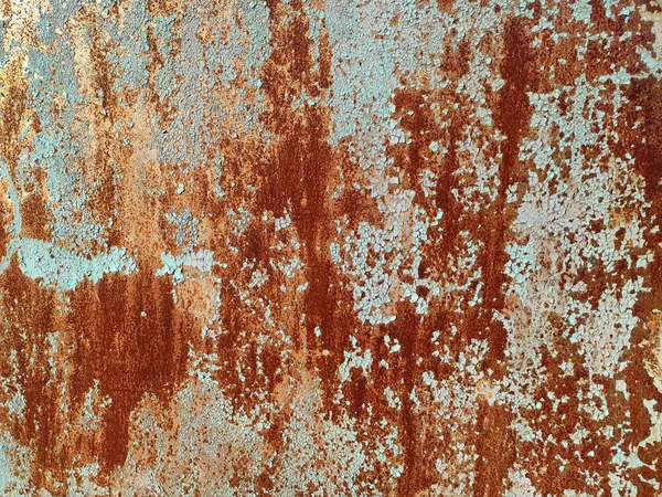 Fond métallique corrodé. Fond métallique rouillé avec des stries de rouille. Des taches de rouille. Rystycorrosion. — Photo