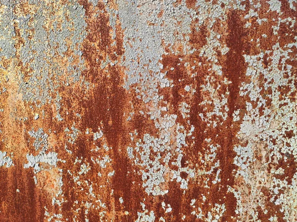 Fondo metálico corroído. Fondo de metal oxidado con rayas de óxido. Manchas de óxido. Rystycorrosion. — Foto de Stock