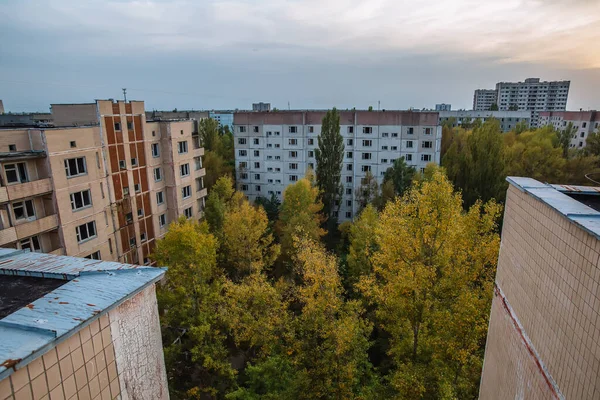 Edificios abandonados de la ciudad fantasma Pripyat Chornobyl Zone — Foto de Stock