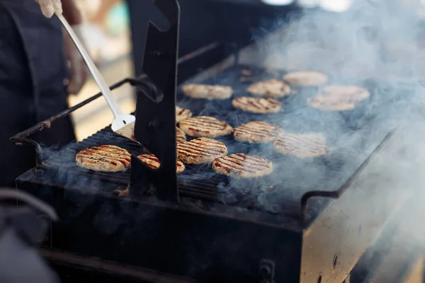 stock image The grilling process of preparing meat cutlets for burgers