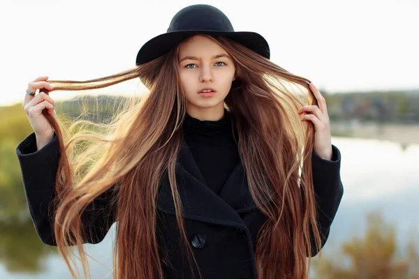 Primer Plano Retrato Joven Hermosa Mujer Moda Sombrero Negro Con —  Fotos de Stock