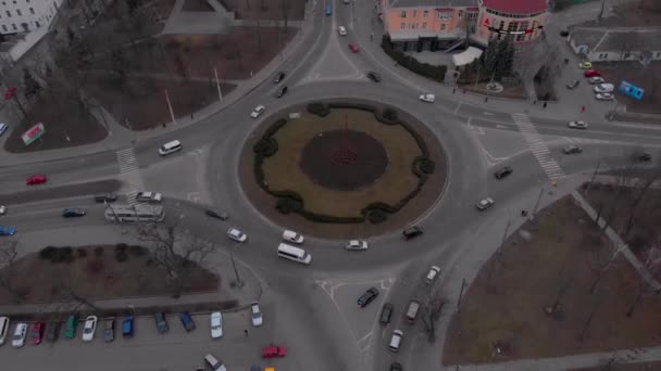 Légi Kilátás Időeltolódása Körforgalom Körforgásos Autók Késő Ősszel — Stock videók