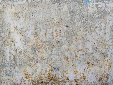 Aşınmış metal zemin. Paslı, beyaz, metal bir duvar. Paslı metal arka planda pas izleri var. Pas lekeleri. Metal yüzey paslanmış lekeler. Rystycorrosion.
