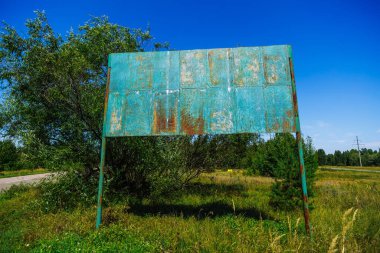 Pripyat Chornobyl Bölgesi 'ndeki eski paslı reklam panosu, radyasyon, nükleer felaket.