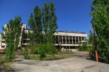 Terk edilmiş hayalet kasaba Pripyat, Çernobil NPP yabancılaşma bölgesinde Kültür Sarayı. Kültür Enerjisi Sarayı üzerine yazıtlar