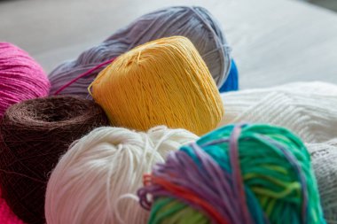 Arka plan örgü. Yakın çekim. Grup iplik ve tablo iğne falan batmazdı. Üstten Görünüm. 