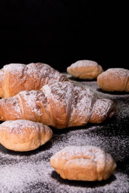 Rustik tarzı çikolatalı kruvasan