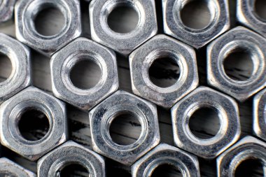 Metal fındık arka plan. Makro. Çalışma araçları. Öğeleri sabitleme.