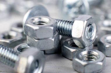 Metal civata arka plan. Makro. Çalışma araçları. Öğeleri sabitleme.