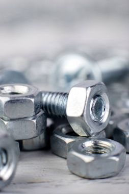 Metal civata arka plan. Makro. Çalışma araçları. Öğeleri sabitleme.