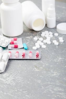 Hapları. Vakumlu Ambalaj tıp hap. Tabletler ve şişe.