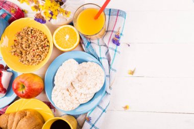Sağlıklı kahvaltı. Çeşitli ürün yelpazesine Set.