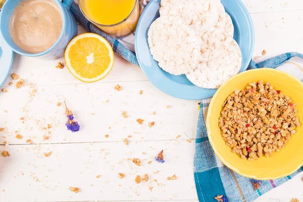 Sağlıklı kahvaltı. Çeşitli ürün yelpazesine Set.