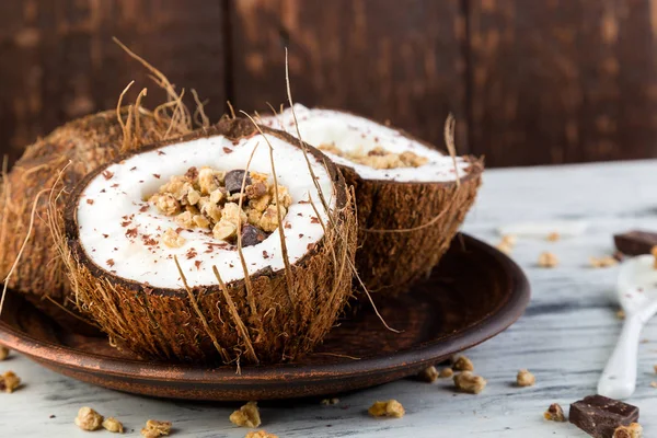 Petit Déjeuner Sain Noix Coco Arc Sur Fond Blanc Yaourt — Photo