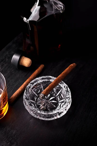 Glass of whiskey with smoking cigar. — Stock Photo, Image