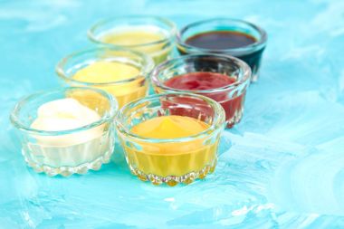 Farklı sos kümesi. 