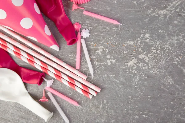 Parti pembe kağıt şapka.