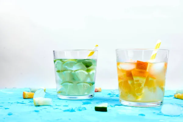 Agua sana de desintoxicación de cítricos o limonada . — Foto de Stock