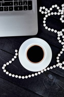 Modern kadınlar işyeri defter ya da laptop ile.