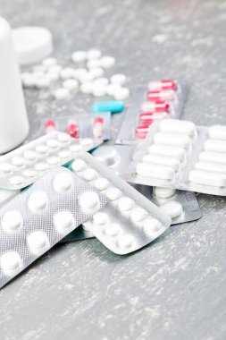 Hapları. Vakumlu Ambalaj tıp hap. Tabletler ve şişe.
