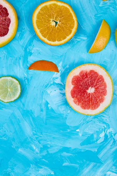 Kleurrijke patroon gemaakt van segmenten citrus — Stockfoto