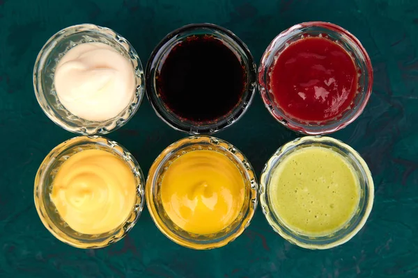 Farklı sos kümesi. 