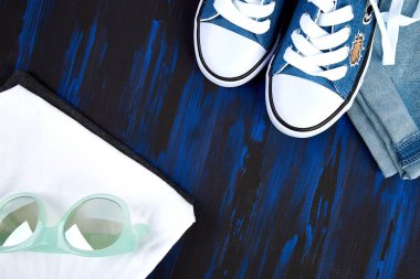 Bahar ya da yaz kıyafeti.