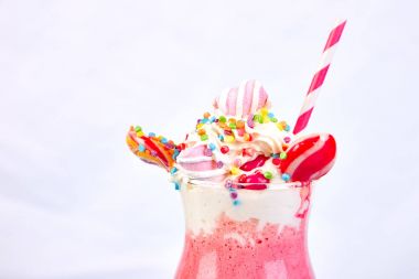 Pembe aşırı milkshake berry rasberry ile