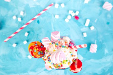 Pembe aşırı milkshake berry rasberry ile