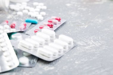 Hapları. Vakumlu Ambalaj tıp hap. Tabletler ve şişe.