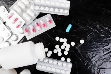 Hapları. Vakumlu Ambalaj tıp hap. Tabletler ve şişe.