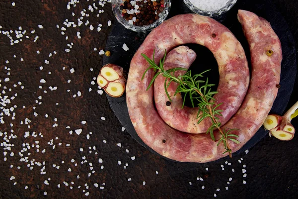 Сирі спіральні свинячі ковбаски — стокове фото