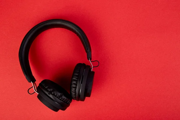 Siyah kulaklık. Flatl lay