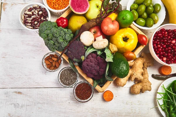 Egészséges, kiegyensúlyozott vegetáriánus diéta koncepció. főzéshez használt összetevők. — Stock Fotó