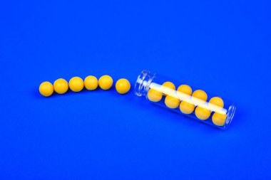 Tıbbi haplar blog için minimalizm tarzı şablonu.