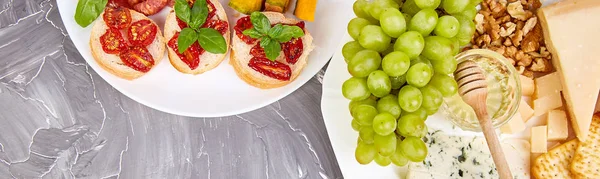 Banner italských antipasti vín snack set. Antipasto catering platter — Stock fotografie