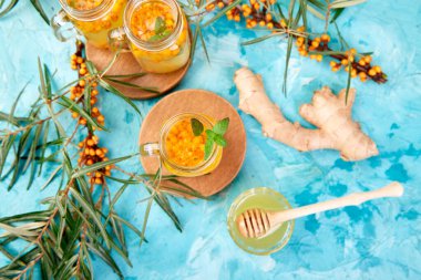 Zencefilli ve ballı Buckthorn çayı, vitaminli sağlıklı. Bağışıklık sistemi güçlendirici gıda