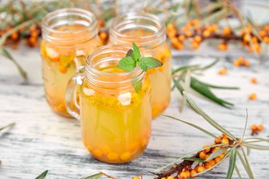 Zencefilli ve ballı Buckthorn çayı, vitaminli sağlıklı. Bağışıklık sistemi güçlendirici gıda
