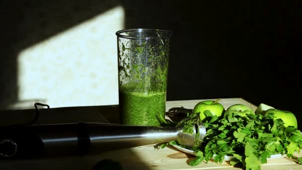 Ingredientes Para Preparar Smoothie Desintoxicação Verde Com Liquidificador Cozinhar Smoothie — Vídeo de Stock