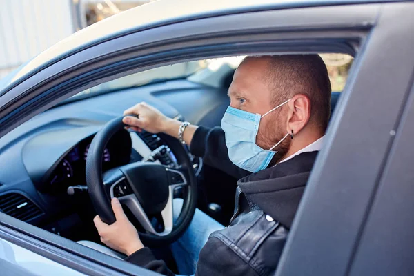 Man Protective Mask Adriving Car Coronavirus Pandemic Quarantine Infection Prevention — Stock Photo, Image