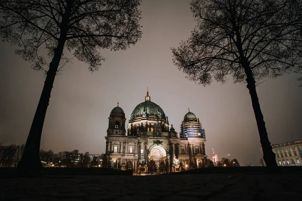 柏林多姆晚上在德国首都 — 图库照片