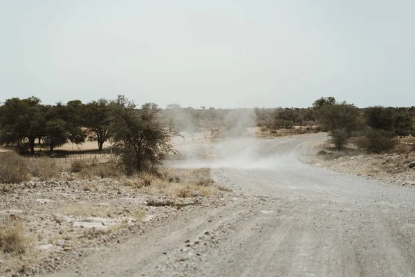 Foto opname van een stoffige verlaten landweg — Stockfoto