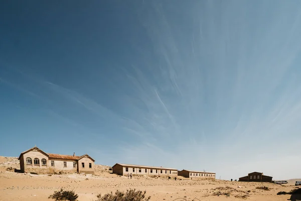 Kolmanskop ciudad fantasma hundiéndose en el mar de arena en Namibia — Foto de Stock