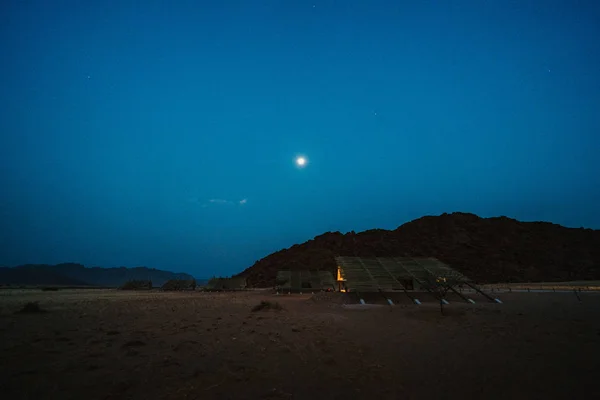 Nocne niebo nad pustynią złożyć w Namib-Naukluft National Park, Sossusvlei — Zdjęcie stockowe