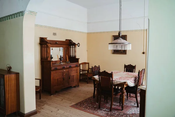 Comedor en casa colonial histórica villa — Foto de Stock